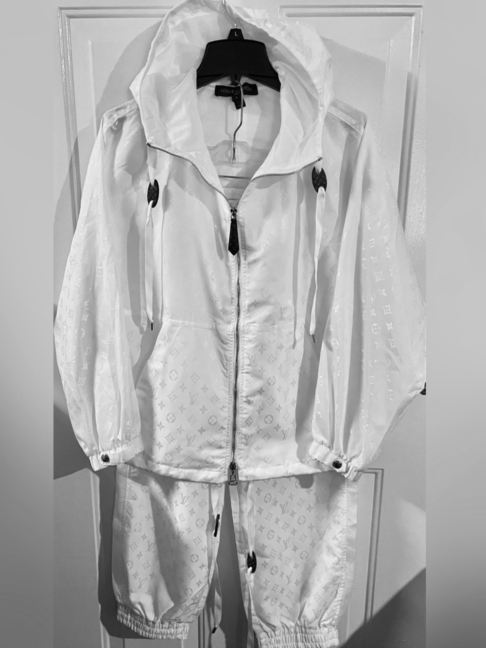 NWOT LOUIS VUITTON 🤍 WHITE NYLON JOGGER SWEATPANT/HOODED ZIP JACKET SET Women L